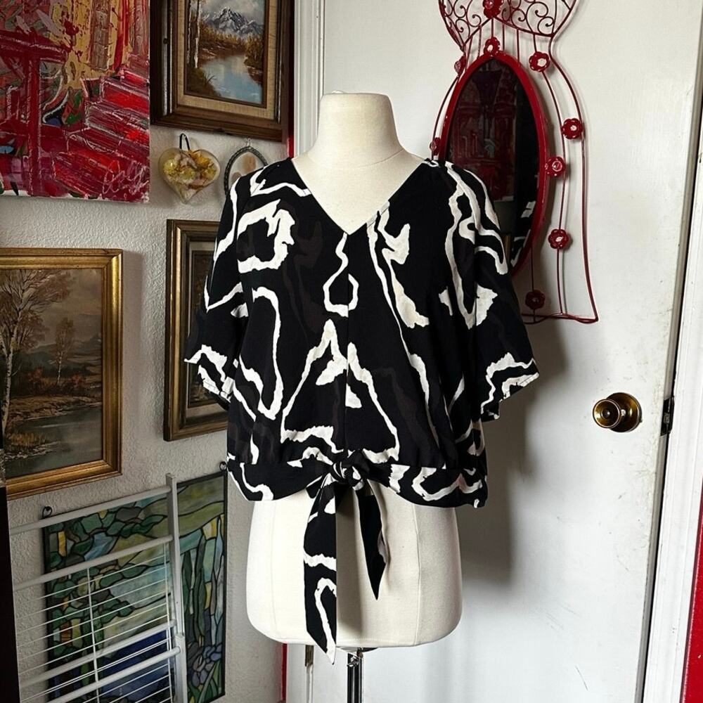 nine west black white swirl pattern blouse